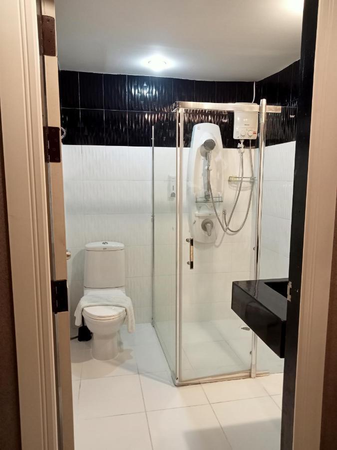 Lucky Inn Suites Pattaya Exteriör bild