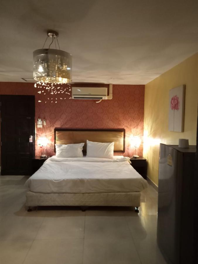 Lucky Inn Suites Pattaya Exteriör bild
