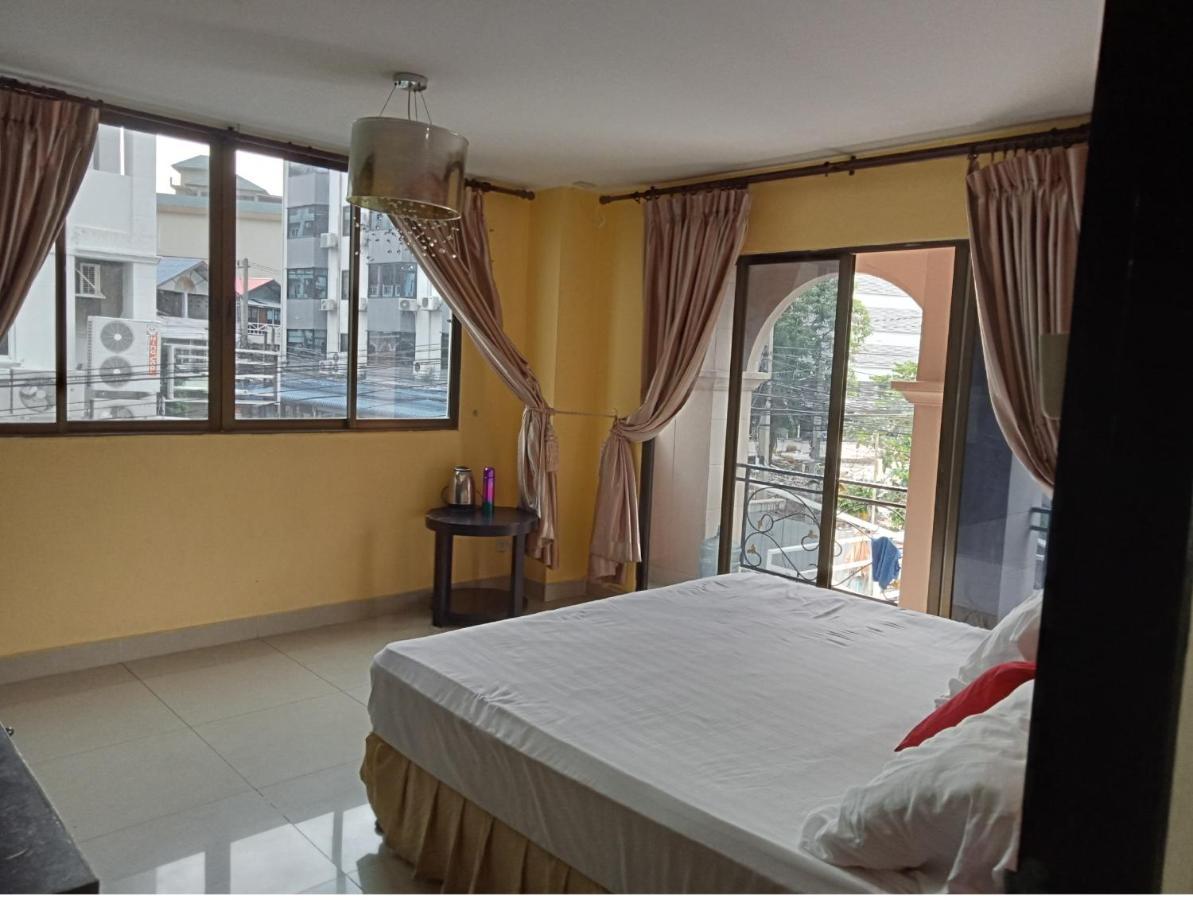 Lucky Inn Suites Pattaya Exteriör bild
