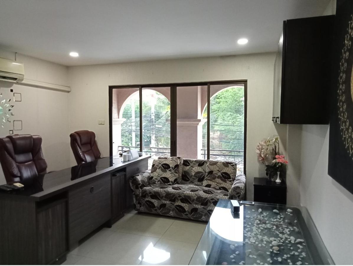 Lucky Inn Suites Pattaya Exteriör bild