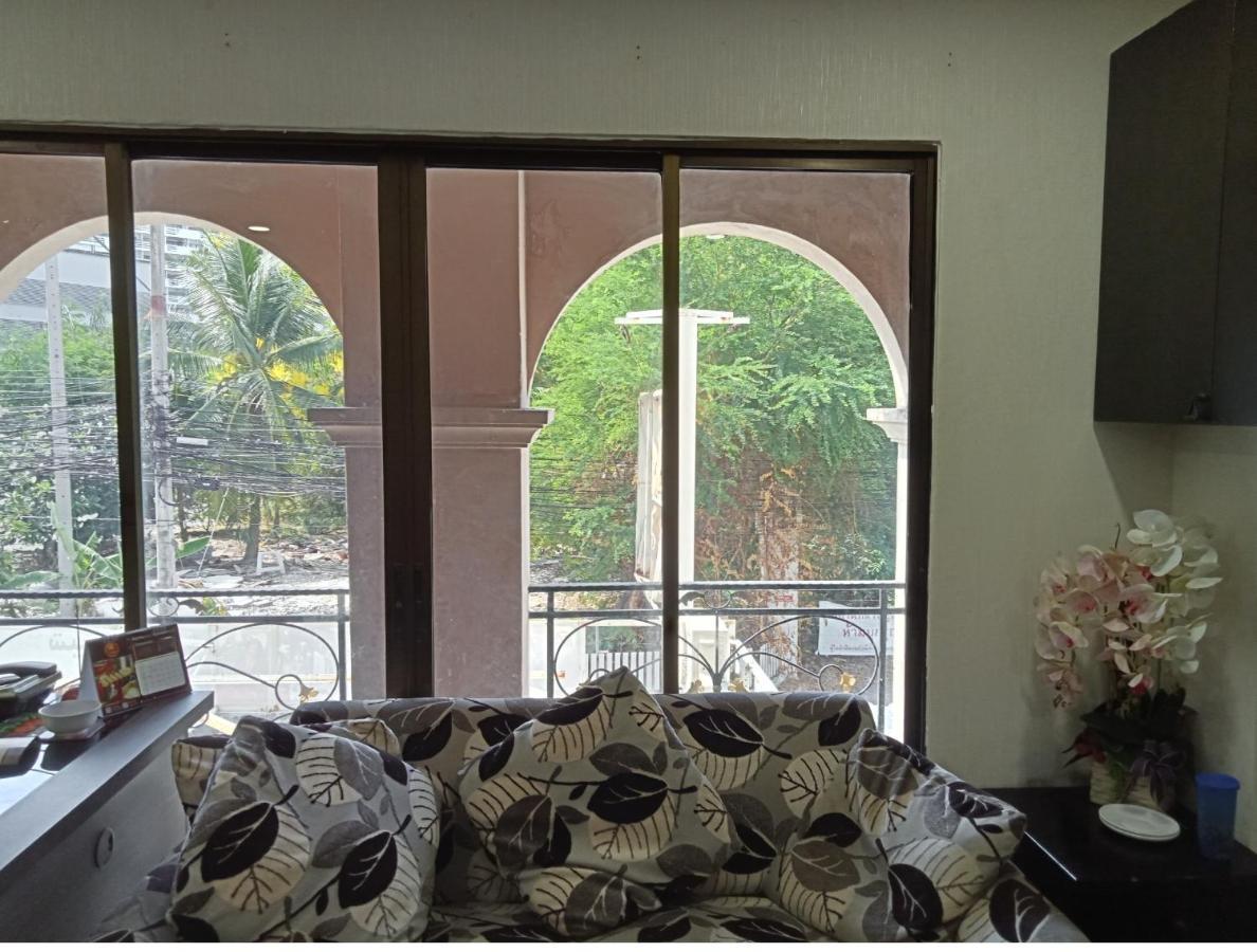 Lucky Inn Suites Pattaya Exteriör bild